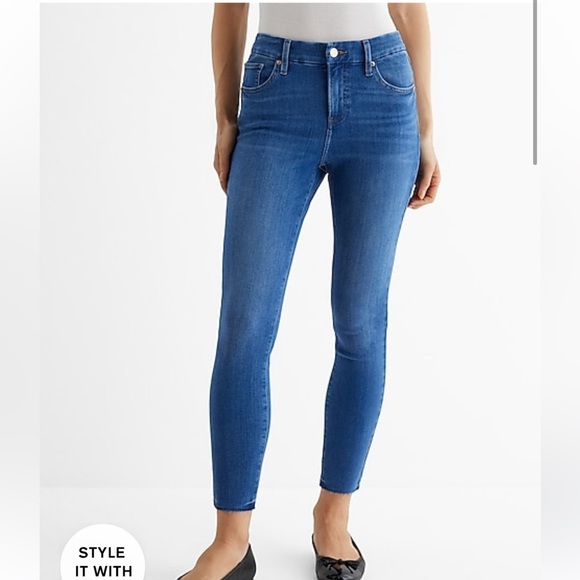 [Express] NWT Mid Rise Medium Wash FlexX
Cropped Skinny Jeans - Picture 1 of 5